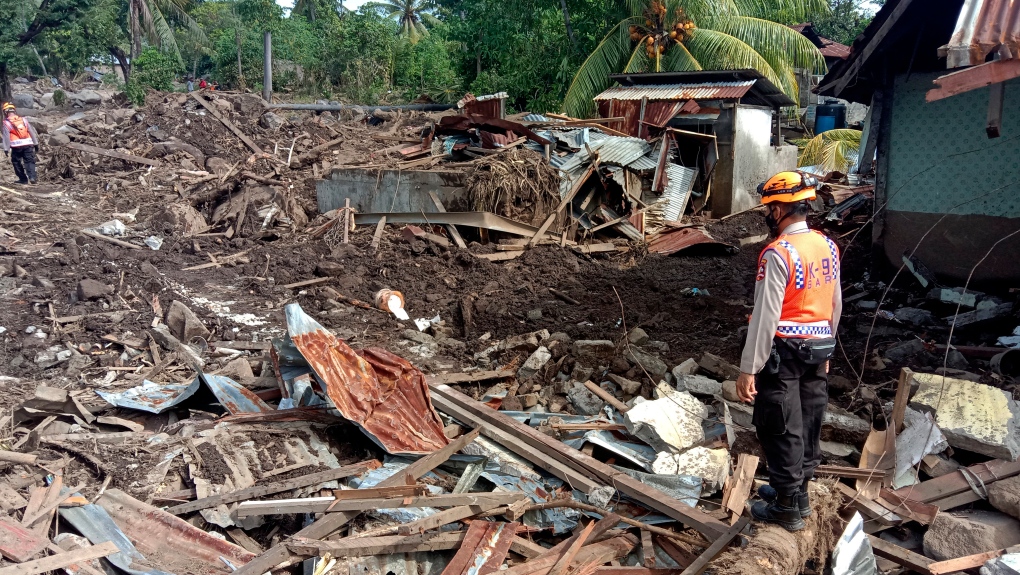 7.6 earthquake damages buildings in Indonesia, felt in Australia